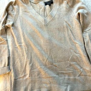 Banana Republic cotton sweater w button back